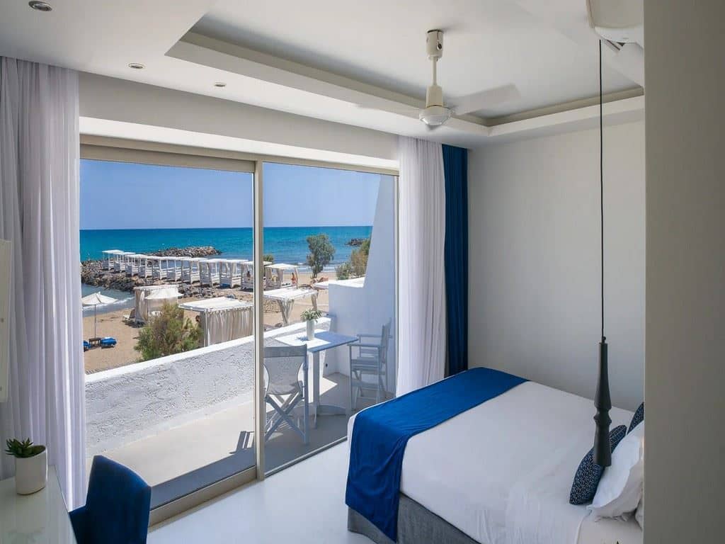 rooms-superior-bungalow-water-front
