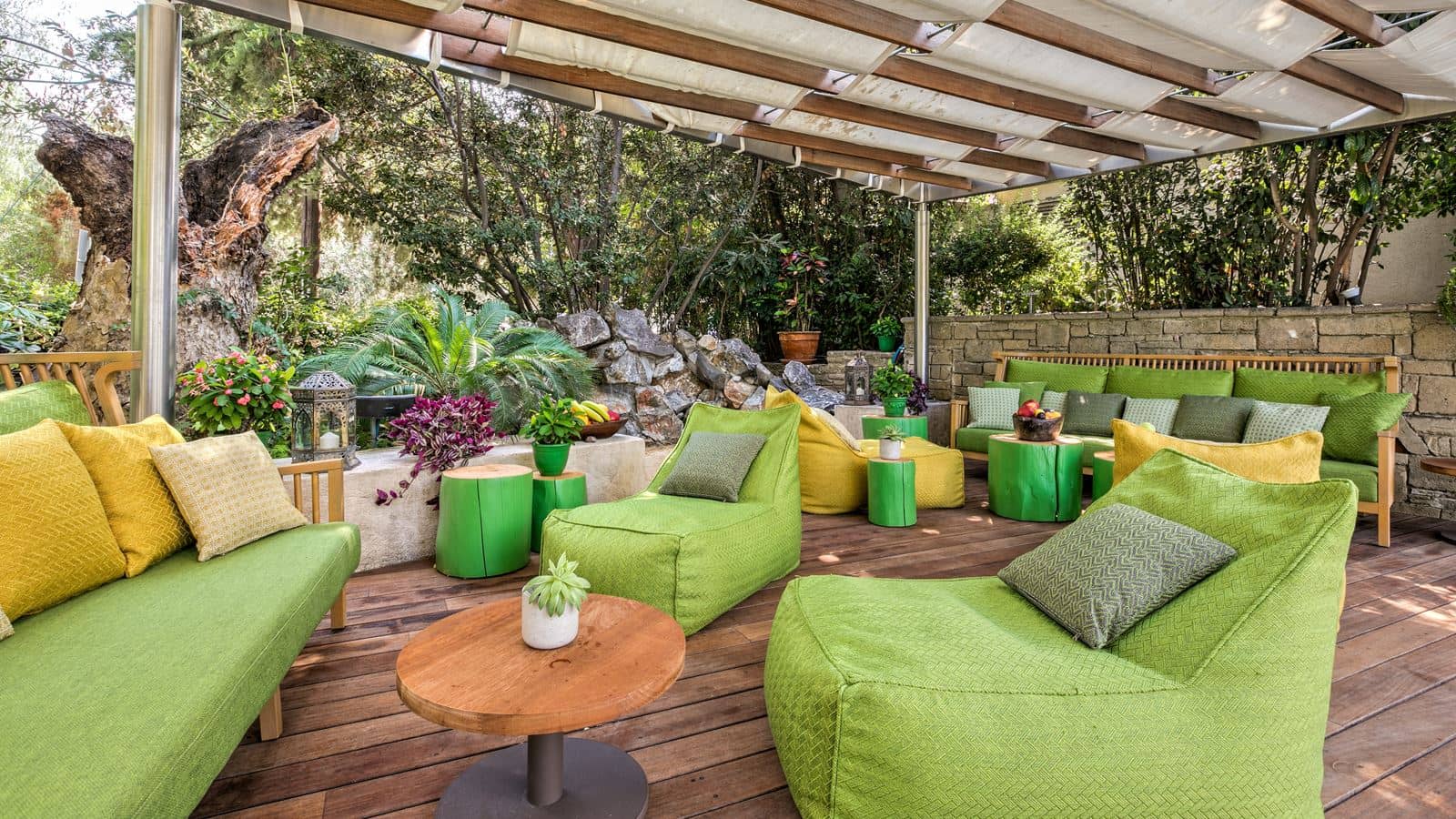 restaurants-pool-bar-and-restaurant