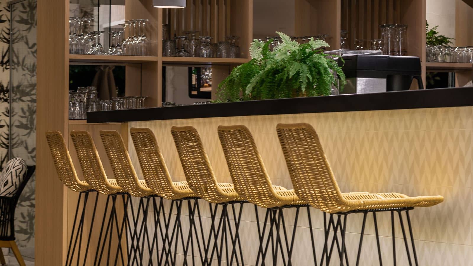 bars-main-bar
