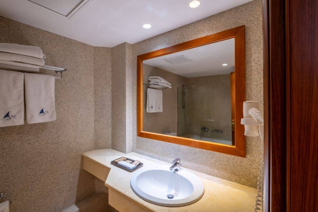 rooms-superior-room-main-building