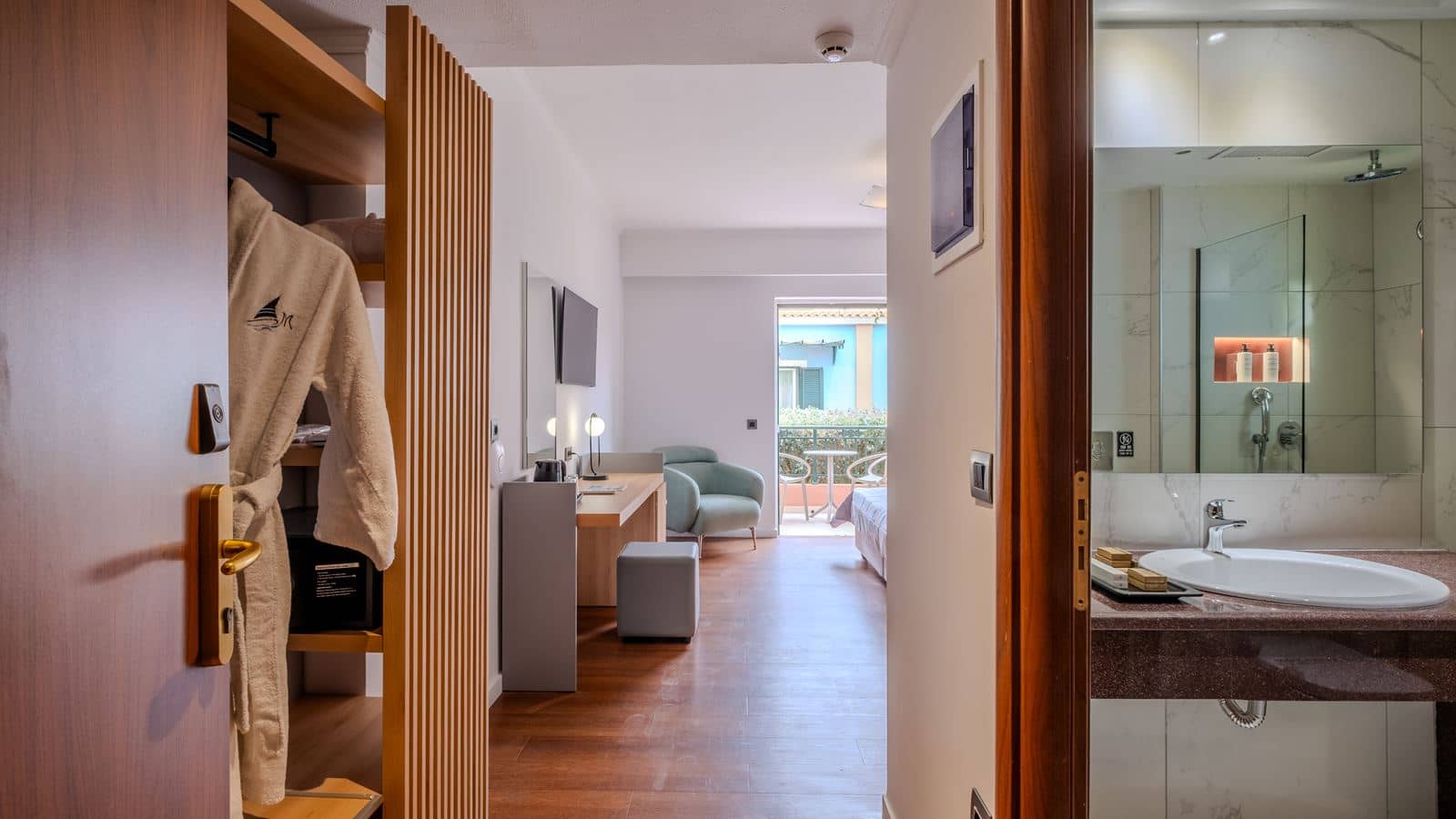 rooms-superior-room