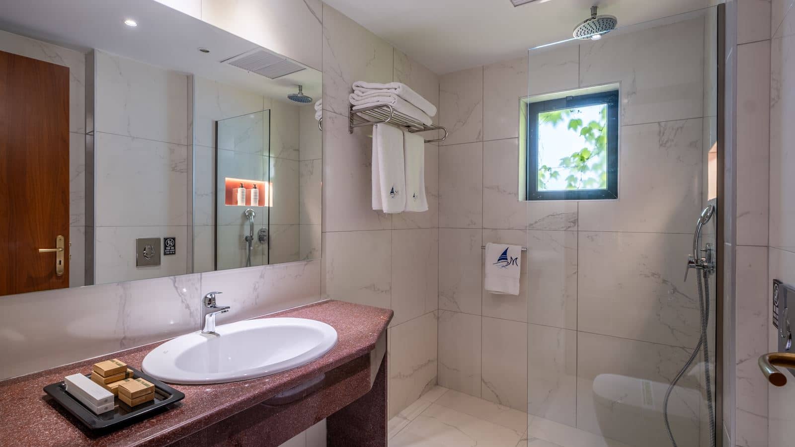 rooms-superior-room