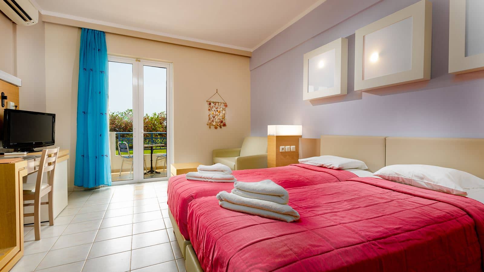 rooms-2-bedrooms-family-bungalow-garden-view-ground-floor-balcony