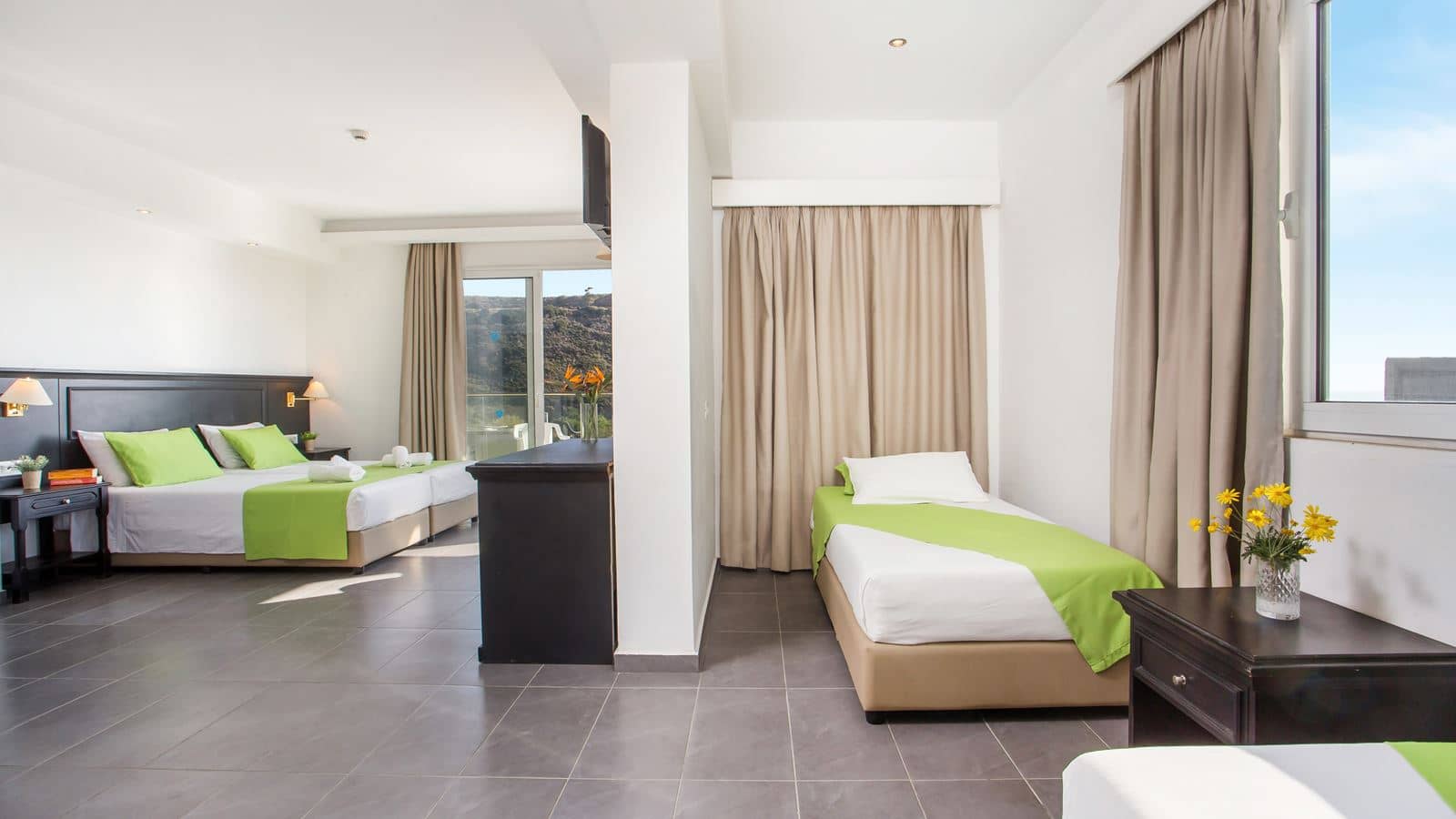 rooms-quadruple-room