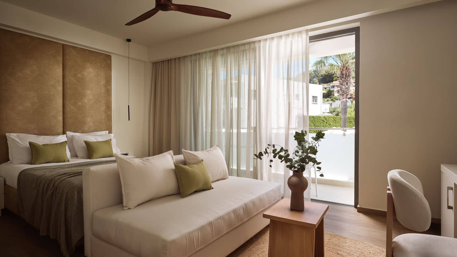 rooms-premium-deluxe-room