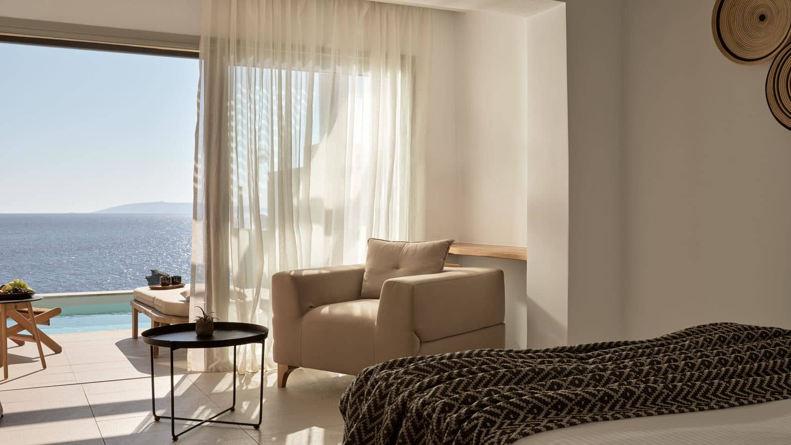 rooms-suites-on-the-rocks-private-pool