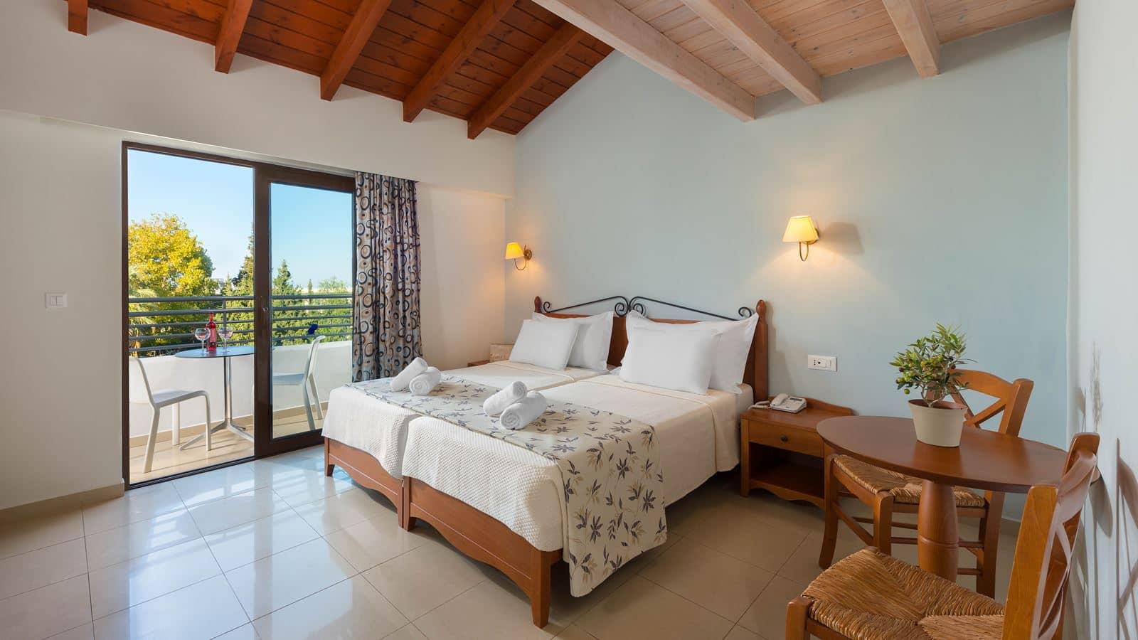 rooms-maisonette-with-balcony