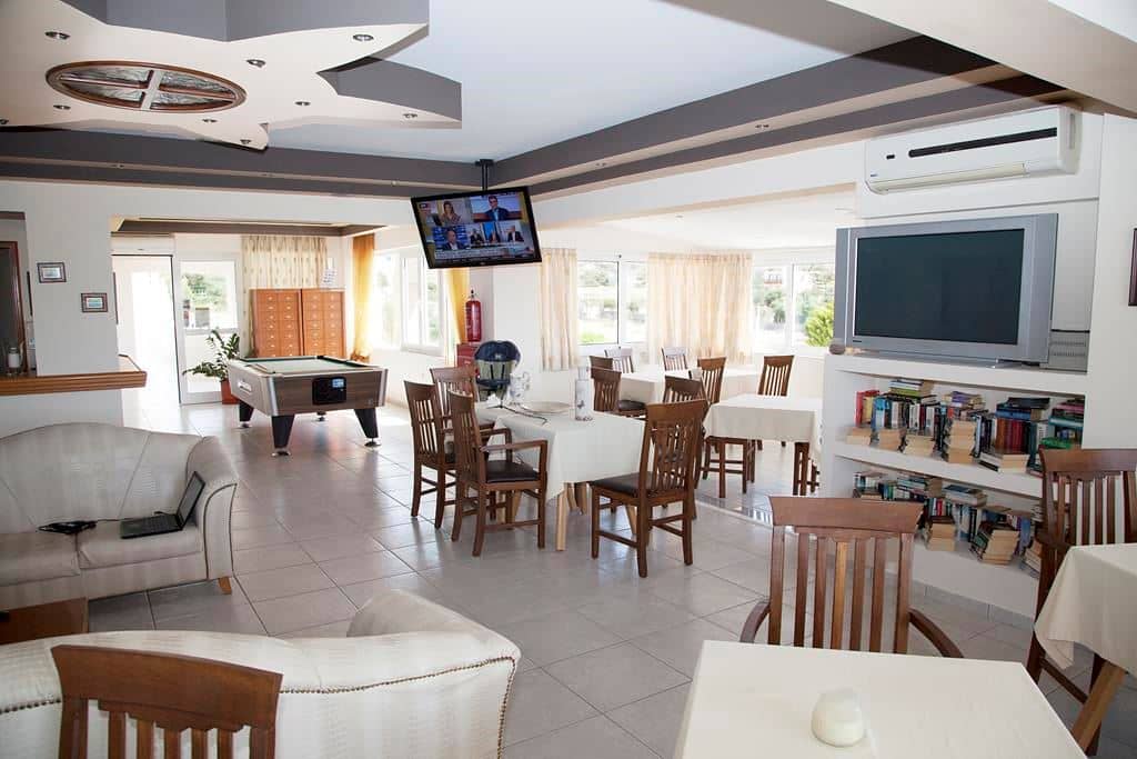restaurants-pool-bar