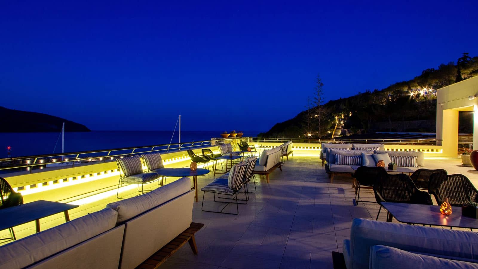 bars-thea-lobby-bar