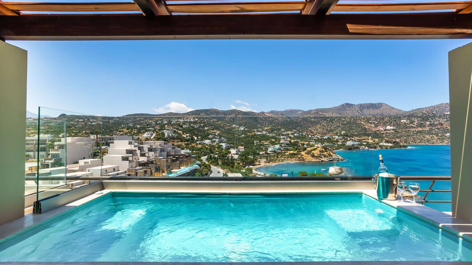 rooms-double-room-deluxe-sea-view--private--pool