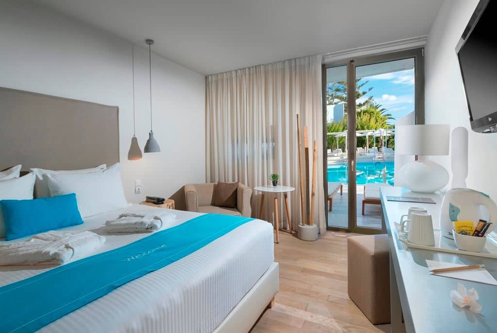 rooms-double-room-shared-pool