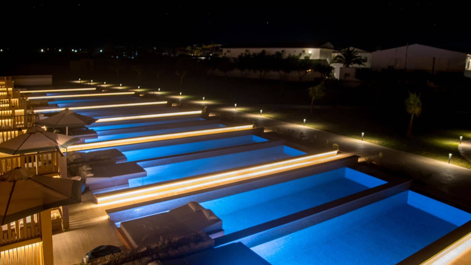 rooms-family-room-garden-view-with-private-pool