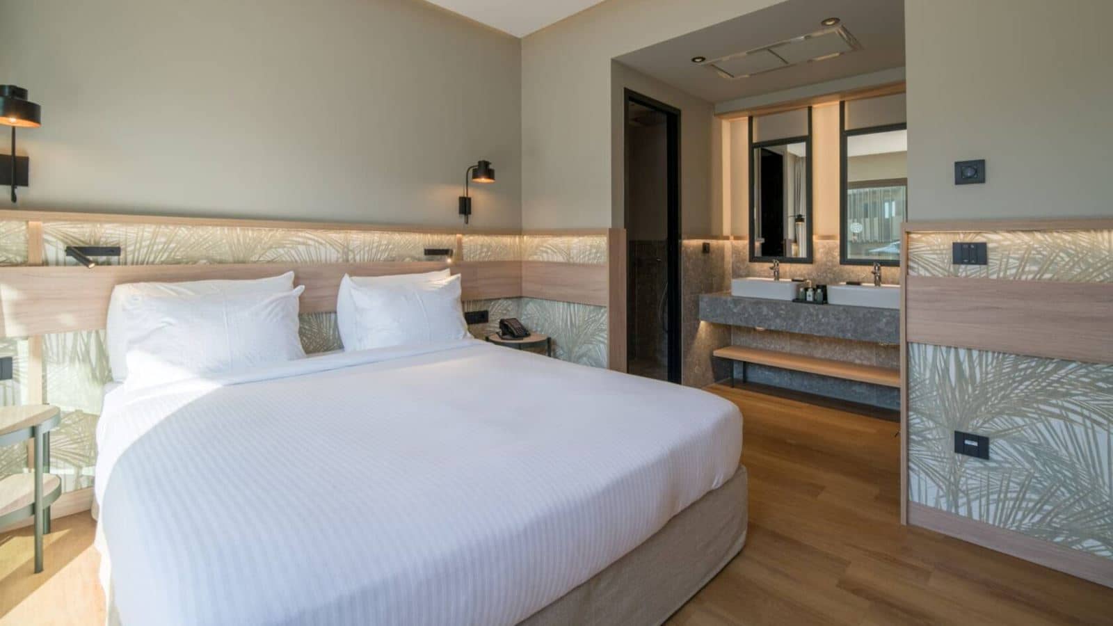 rooms-junior-suite-garden-view-with-sharing-pool
