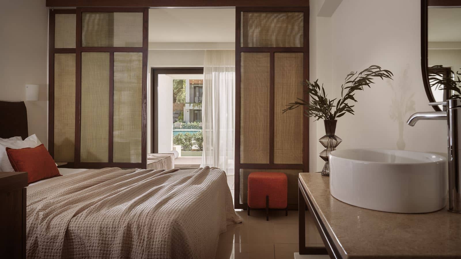 rooms-deluxe-1-bedroom-suite-with-sharing-pool