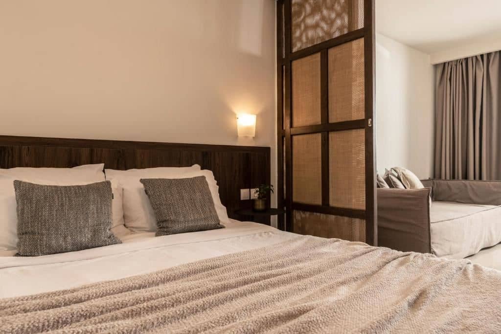 rooms-deluxe-1-bedroom-suite-with-sharing-pool
