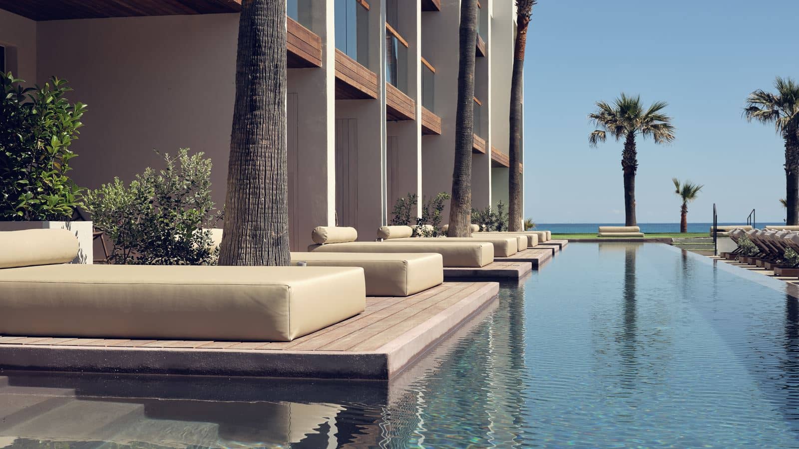 rooms-room-double-swim-up-pool-view