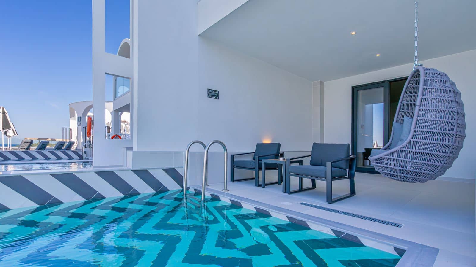 rooms-deluxe-room-private-pool
