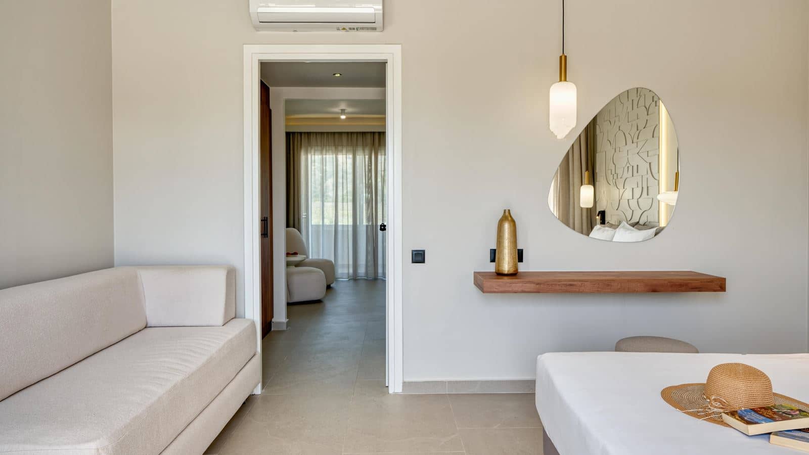 rooms-superior-family-room