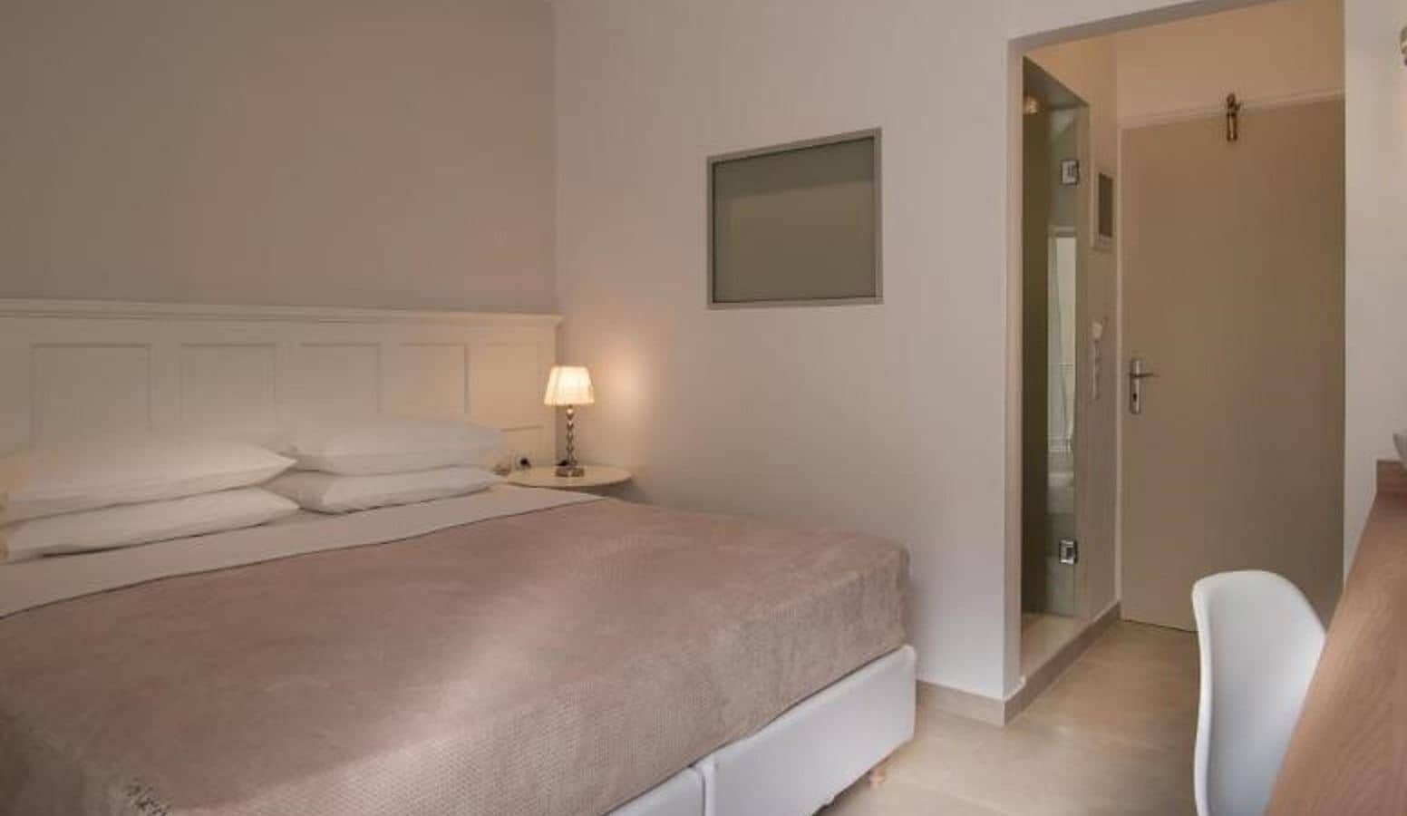 rooms-deluxe-double-room