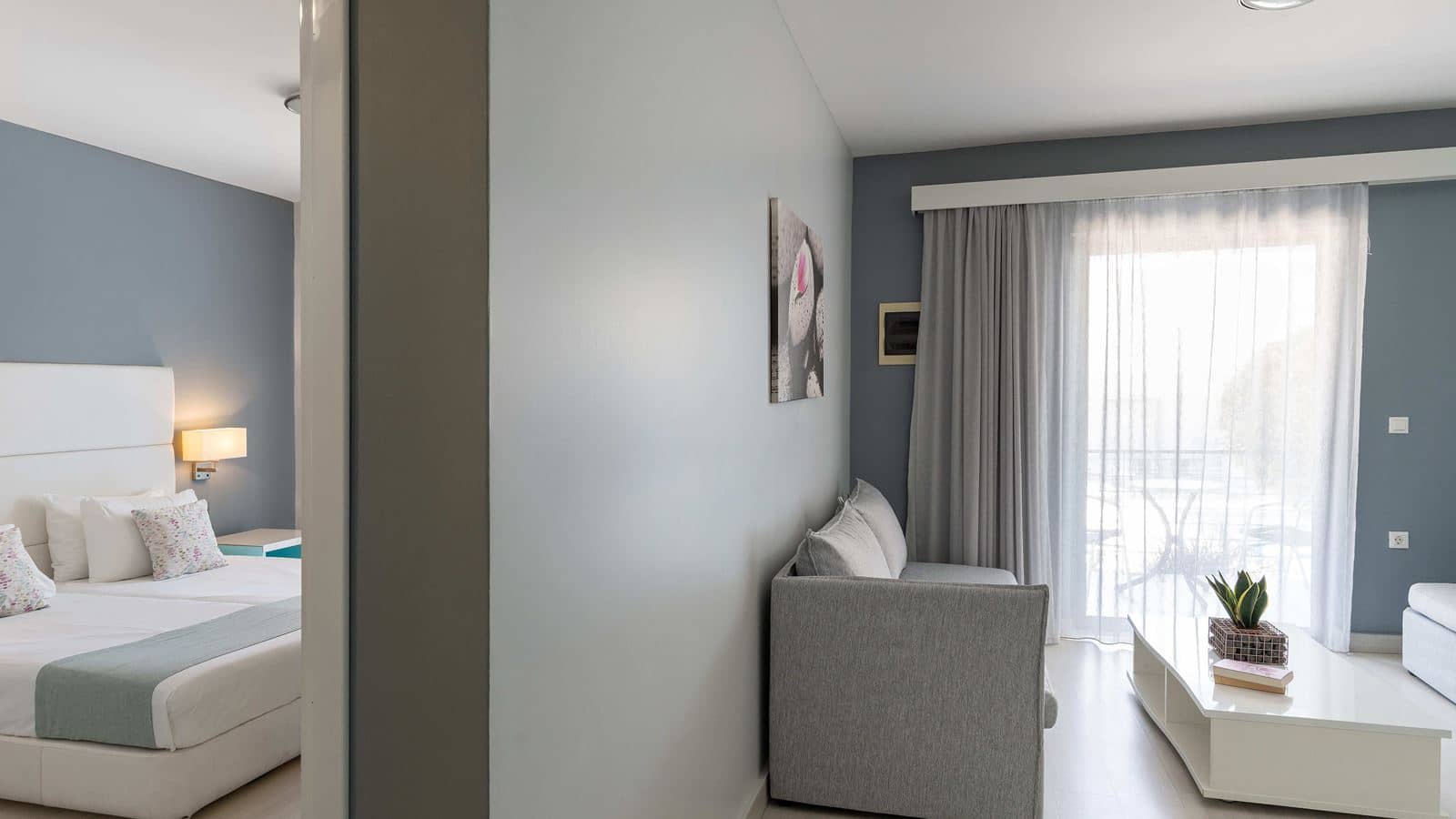 rooms-apartment-1-bedroom-poolview-terrace