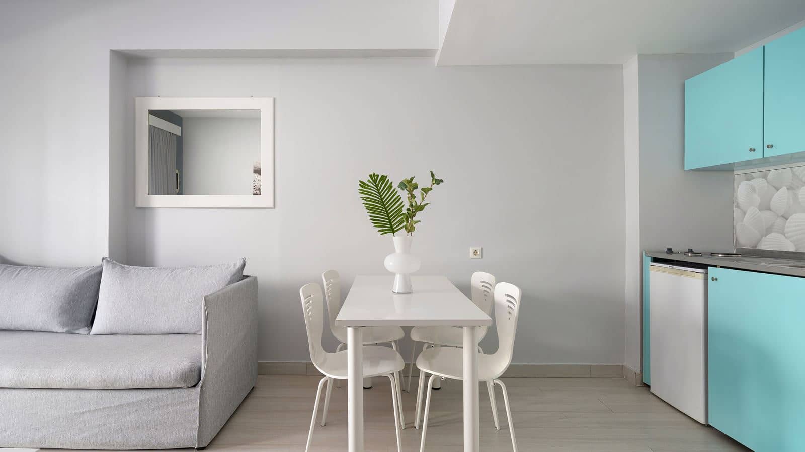 rooms-apartment-1-bedroom-poolview-terrace