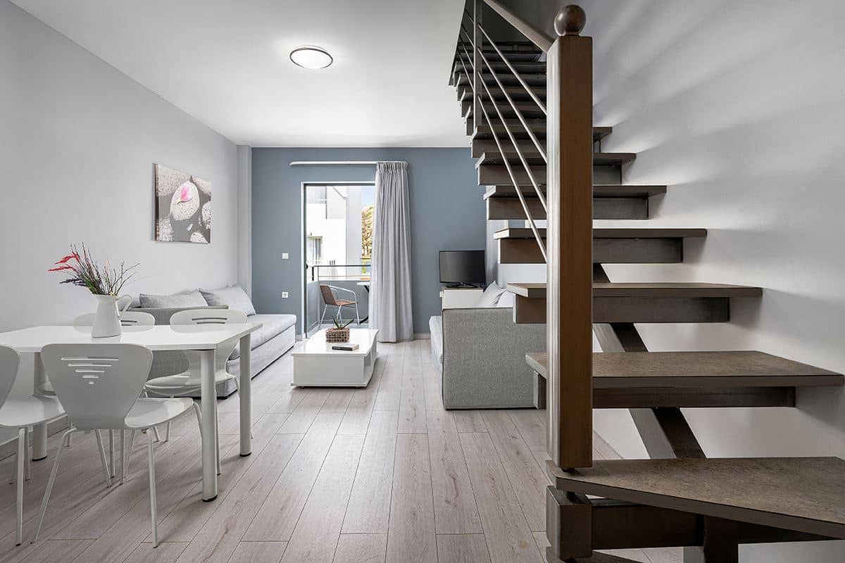 rooms-maisonette-standard-poolview-balcony