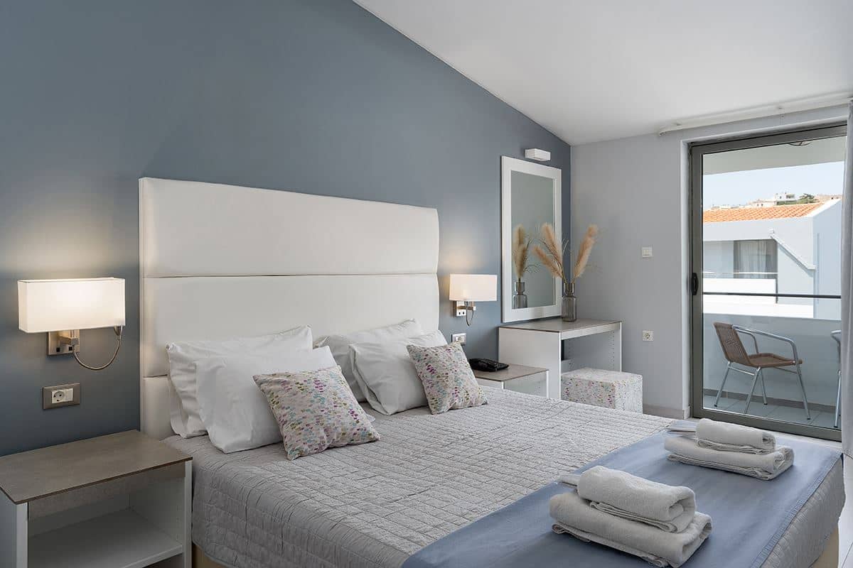 rooms-maisonette-standard-poolview-balcony