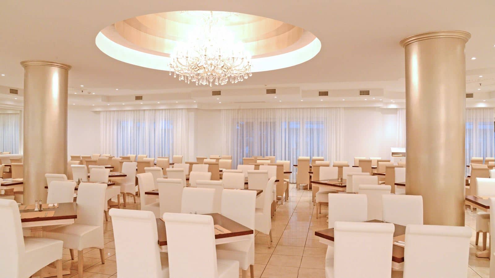 restaurants-calypso-main-restaurant