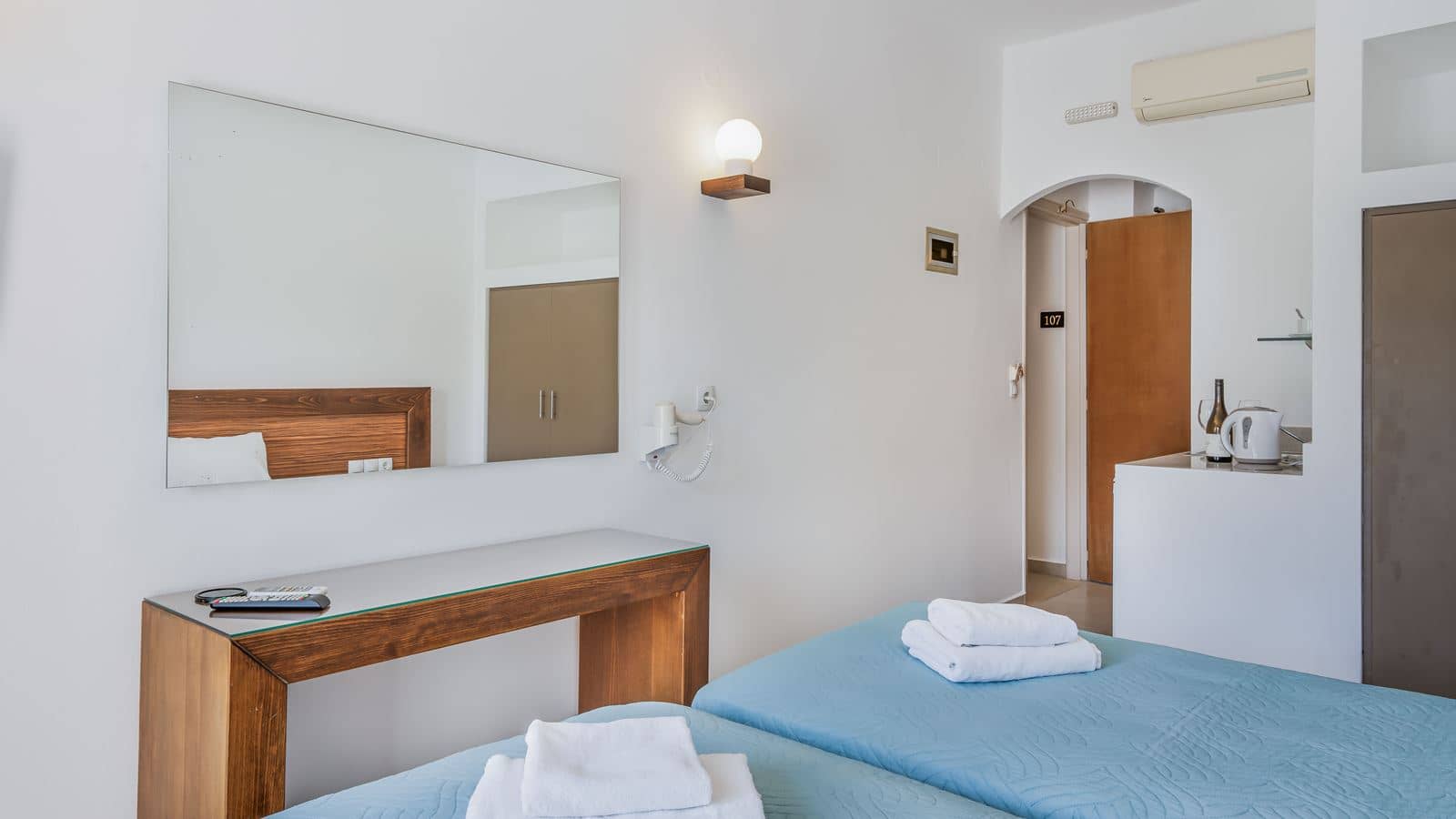rooms-standard-twin-double-room-balcony-or-terrace
