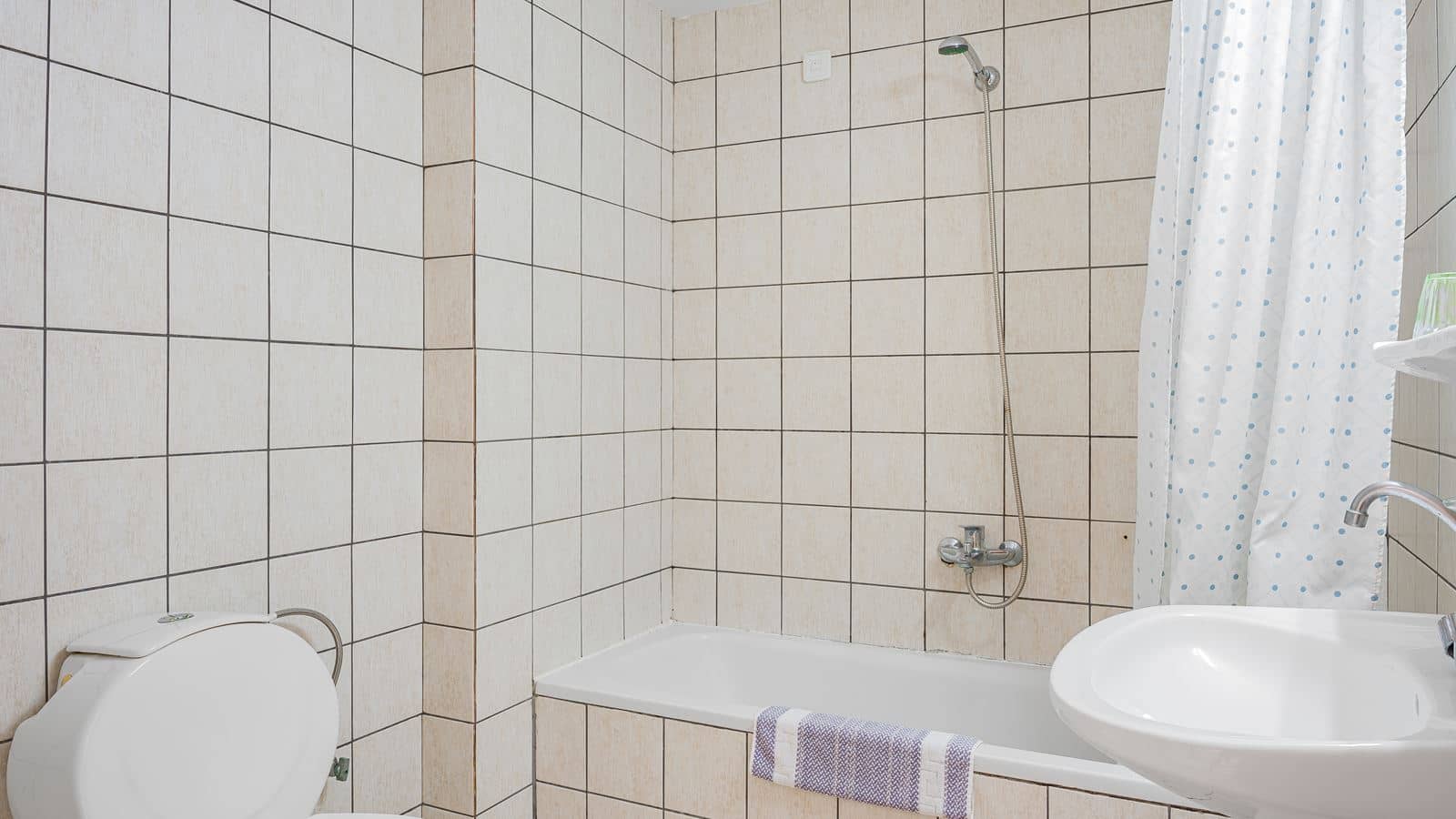 rooms-economy-1-bedroom-triple-apartment-ground-floor