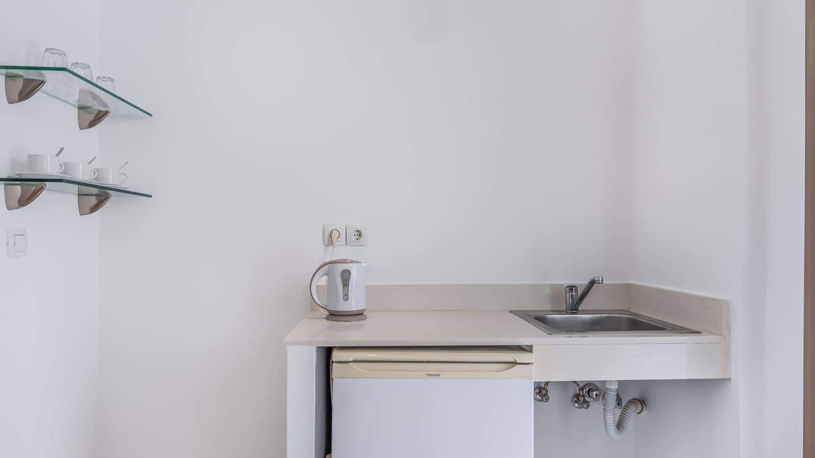 rooms-standard-1-bedroom-triple-apartment-balcony-or-terrace