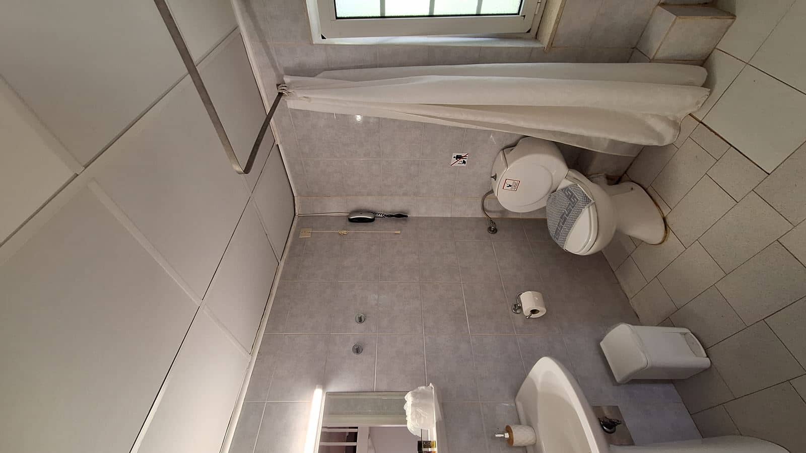 rooms-apartment-split-level-with-pool-view