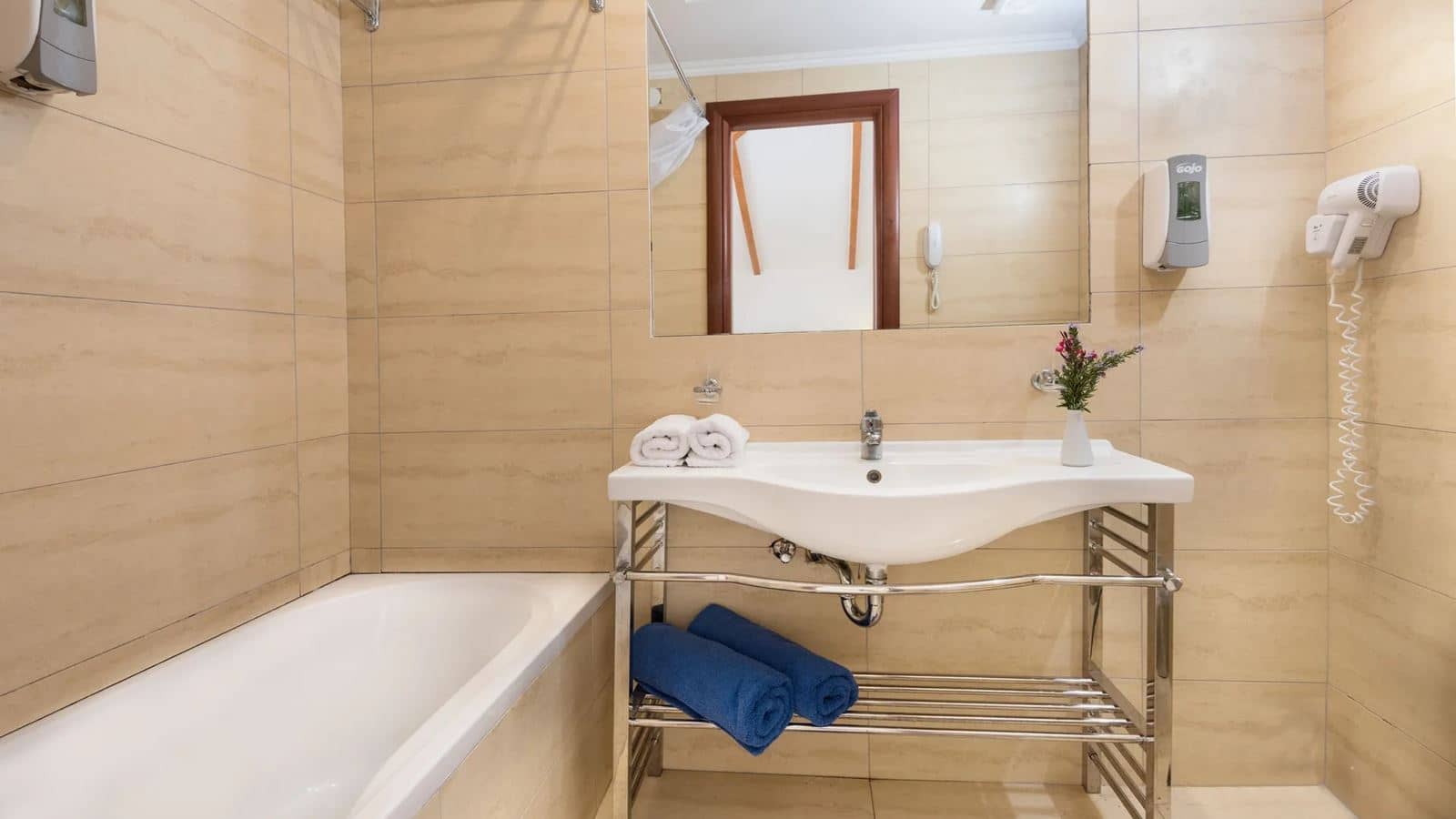 rooms-friends--family-suite-sea-view
