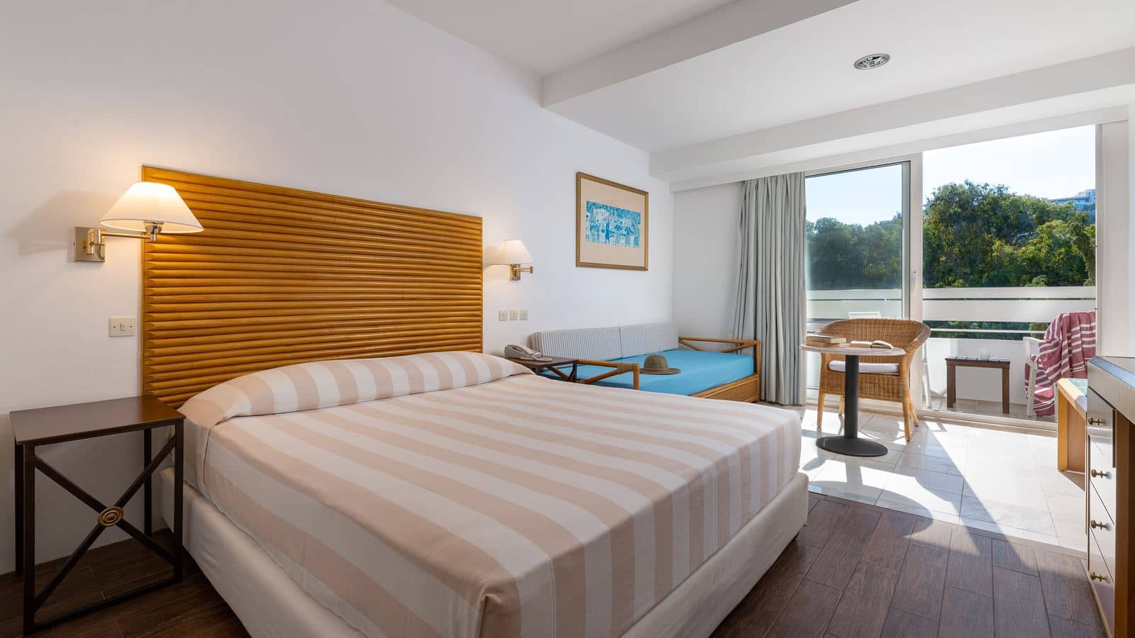 rooms-dbl-room-single-use-with-balcony