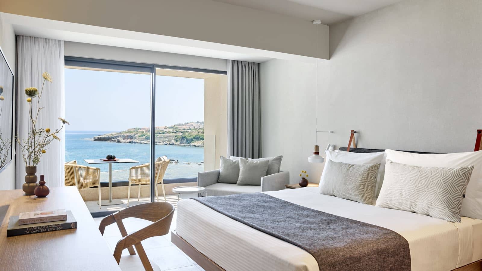 rooms-deluxe-room-seaview