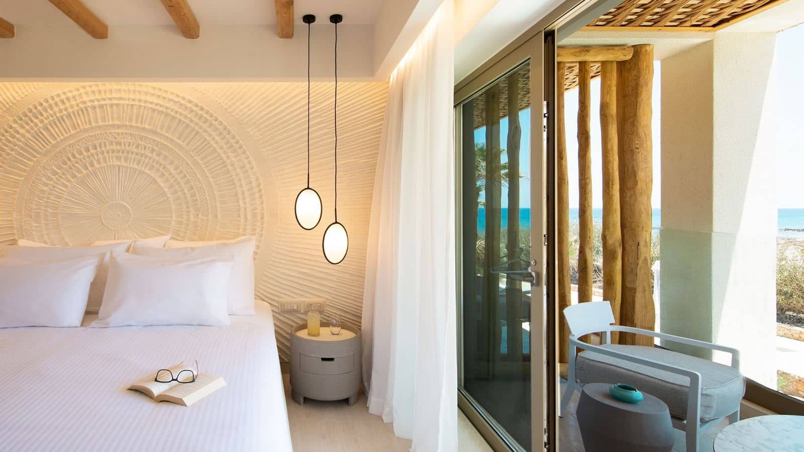 rooms-family-two-bedroom-suite-swim-up-sharing-pool