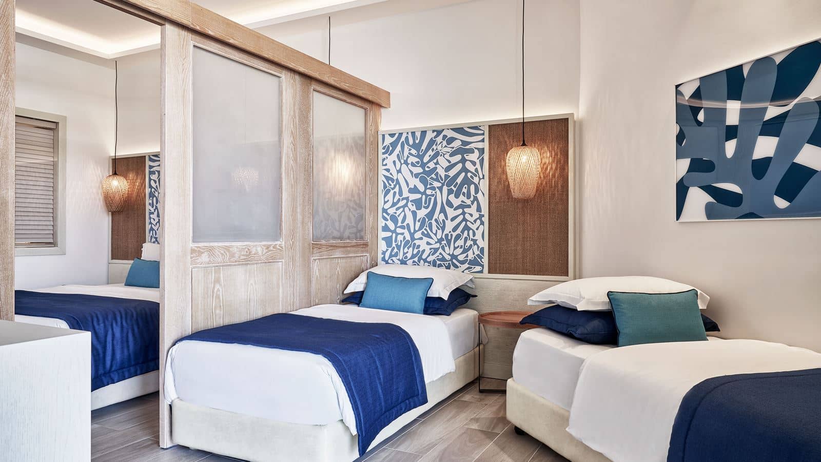 rooms-family-room-large-wbunkbed-ladview-balcony