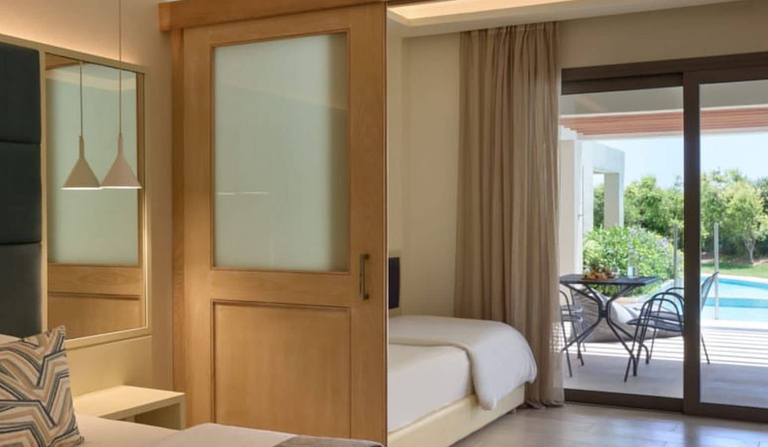 rooms-premium-family-room-1-bedroom-swim-up-terrace