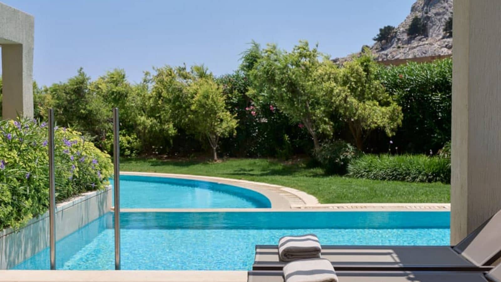 rooms-premium-double-swimup-room-inland-view