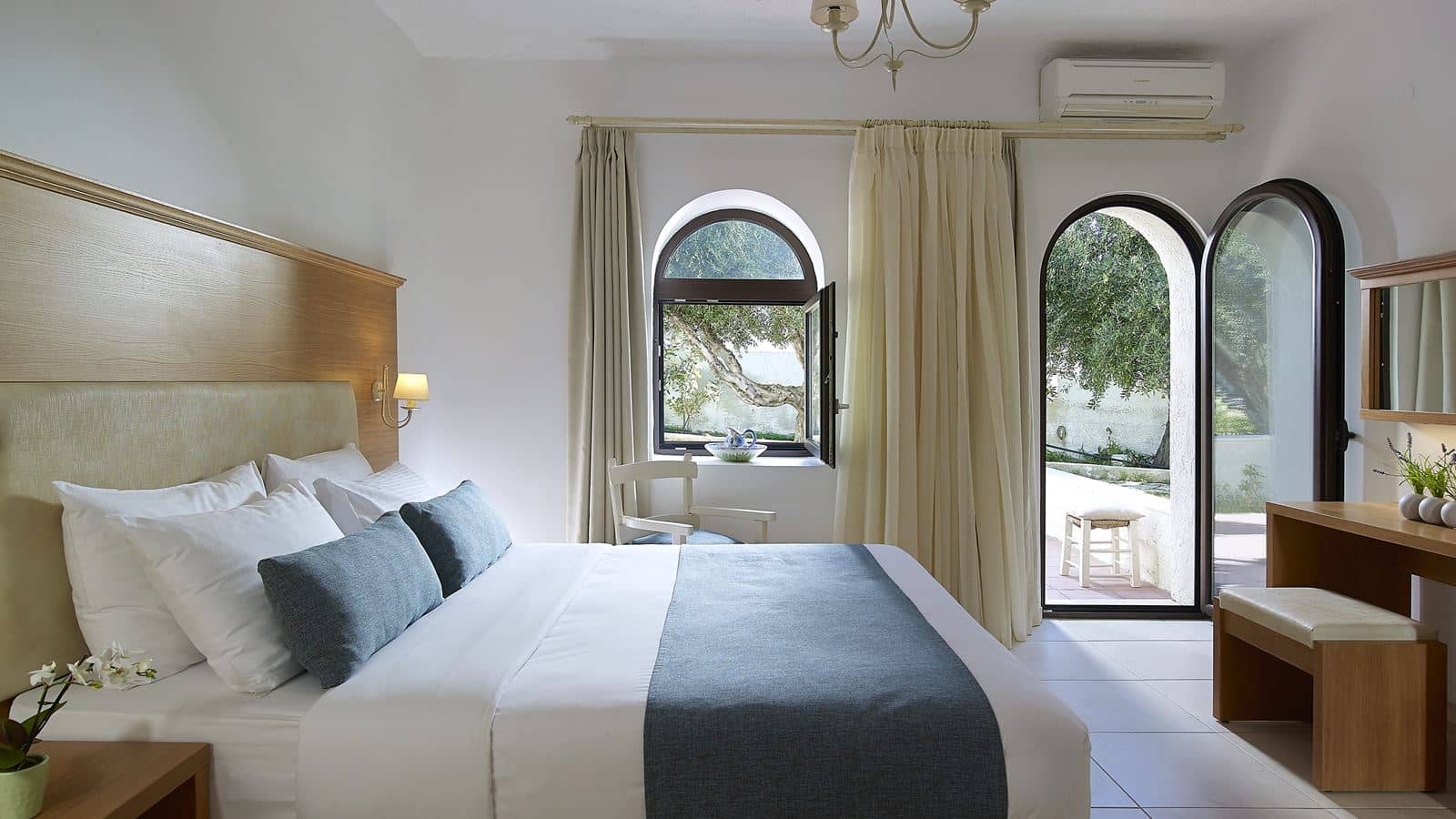 rooms-deluxe-double-room-garden-view