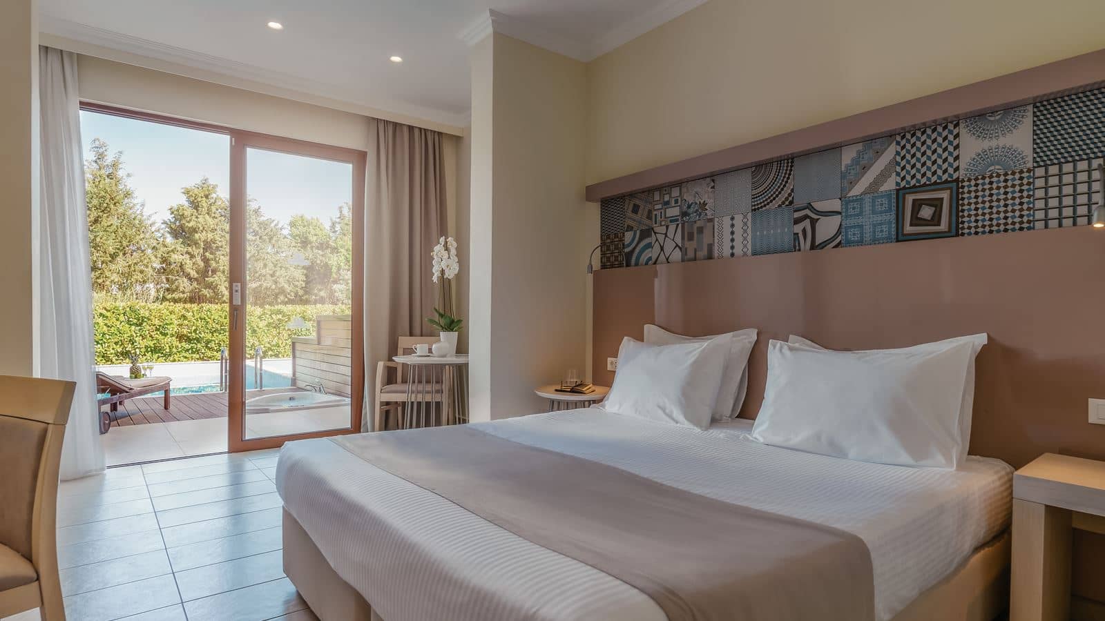 rooms-suite-private-pool-jacuzzi-gv