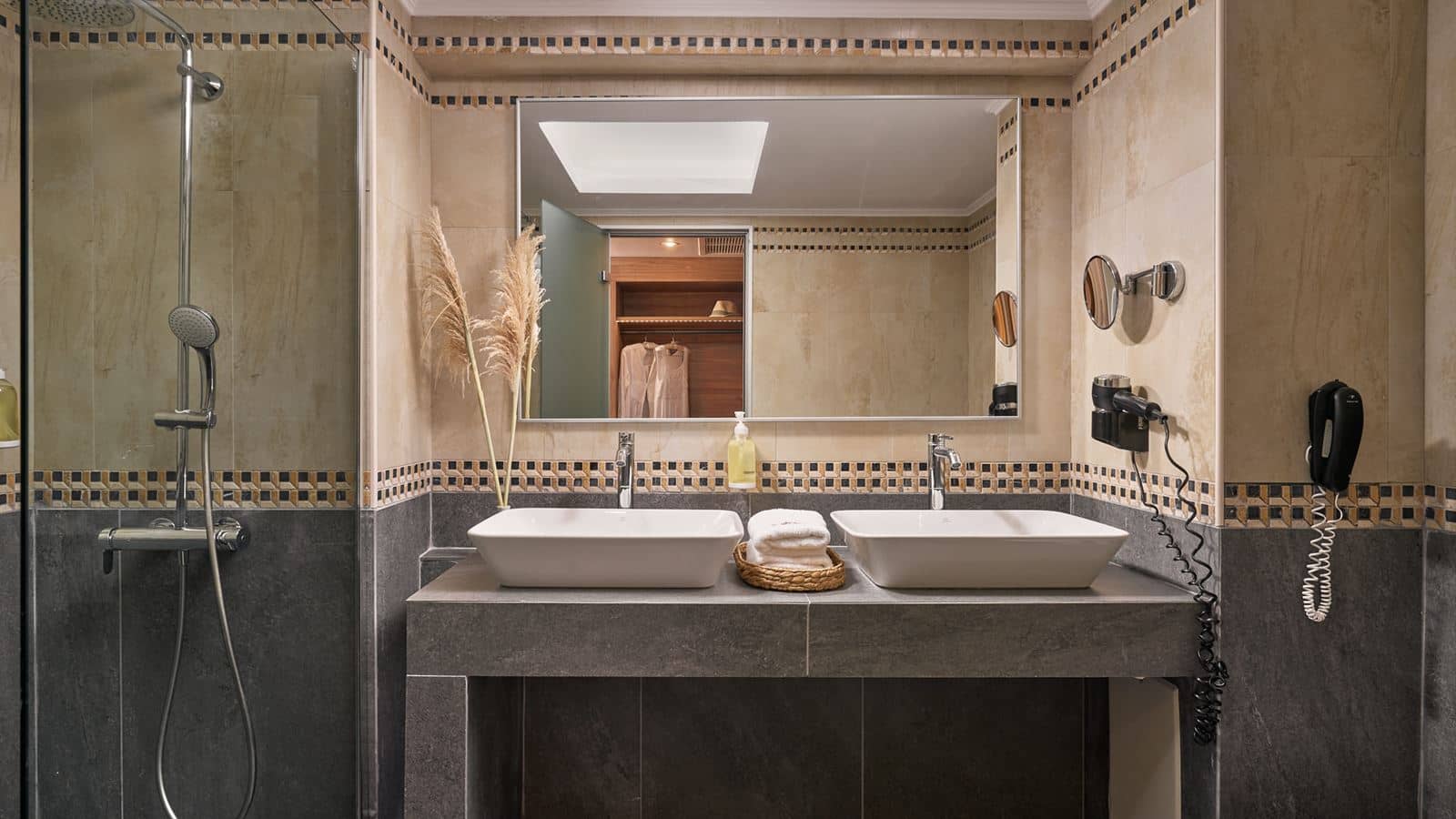rooms-family-suite-gv-1-bedroom
