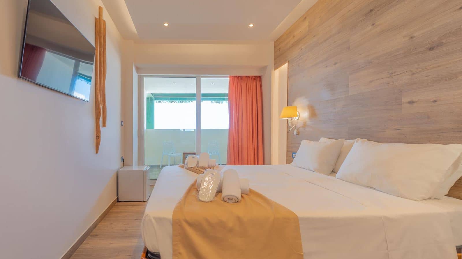rooms-room-cityview-balcony-or-terrace