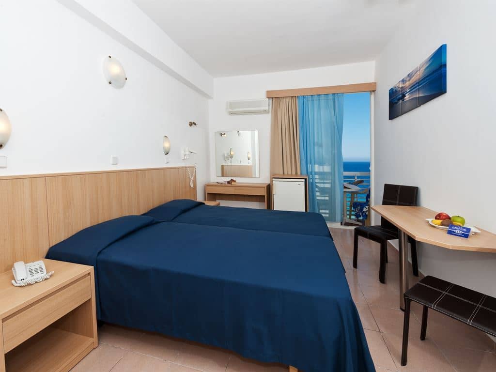 rooms-single-room-with-balcony