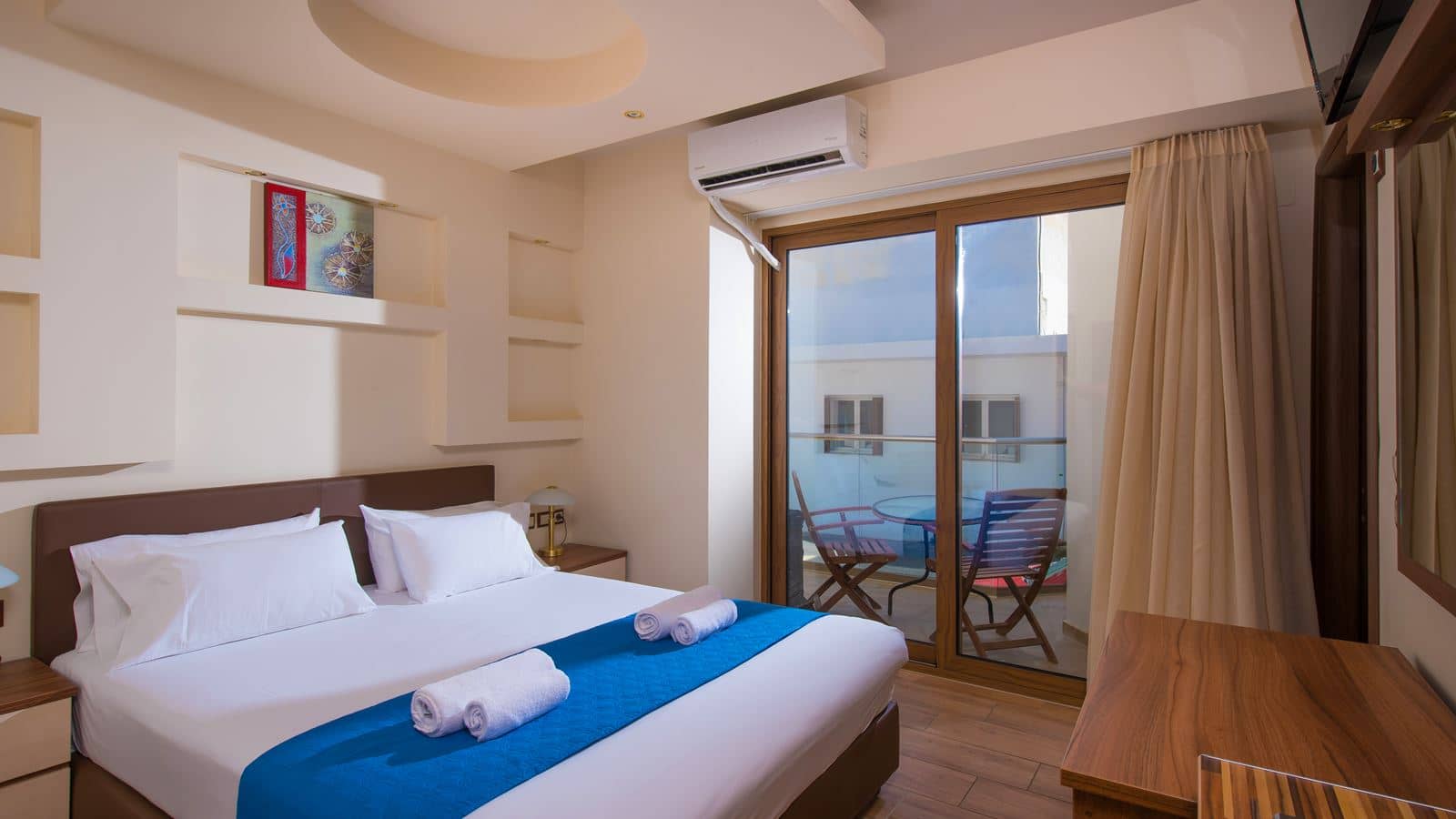 rooms-room-classic-bcd-building-with-sideseaview