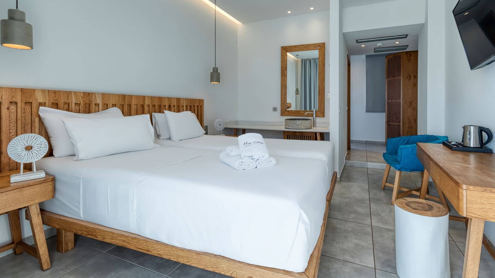 rooms-room-classic-bcd-building-with-sideseaview