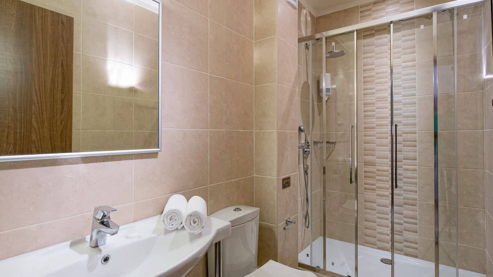 rooms-room-classic-double-bcd-building-basement