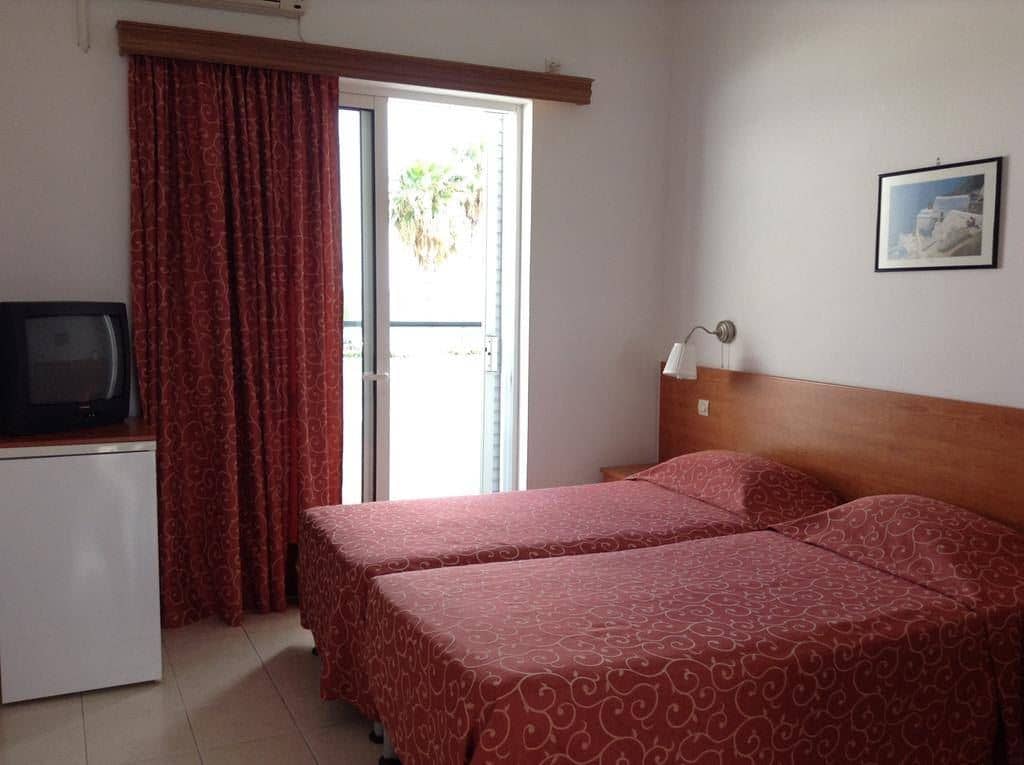 rooms-ground-floor-garden-view-double-room