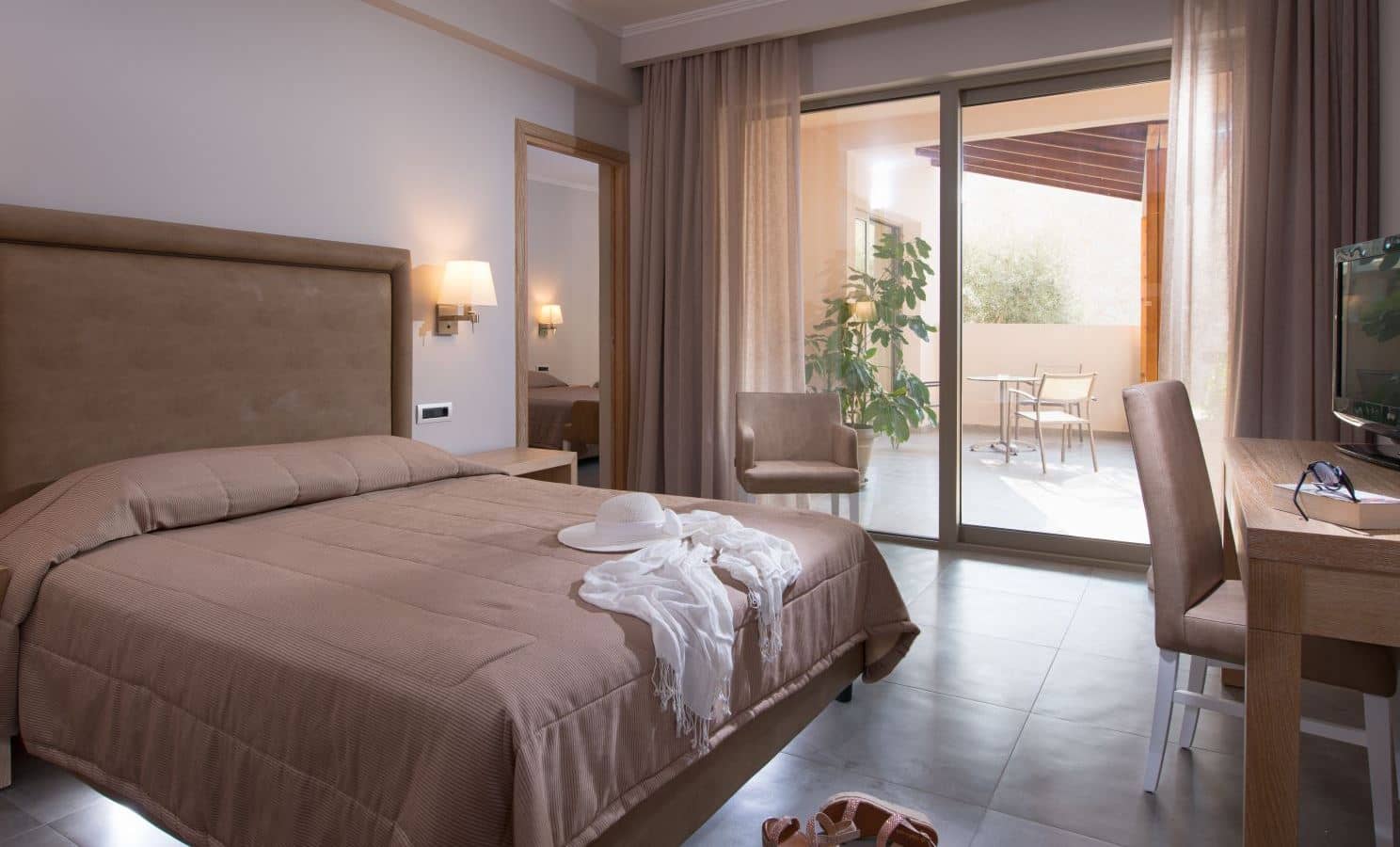 rooms-double-room-balcony-or-terrace