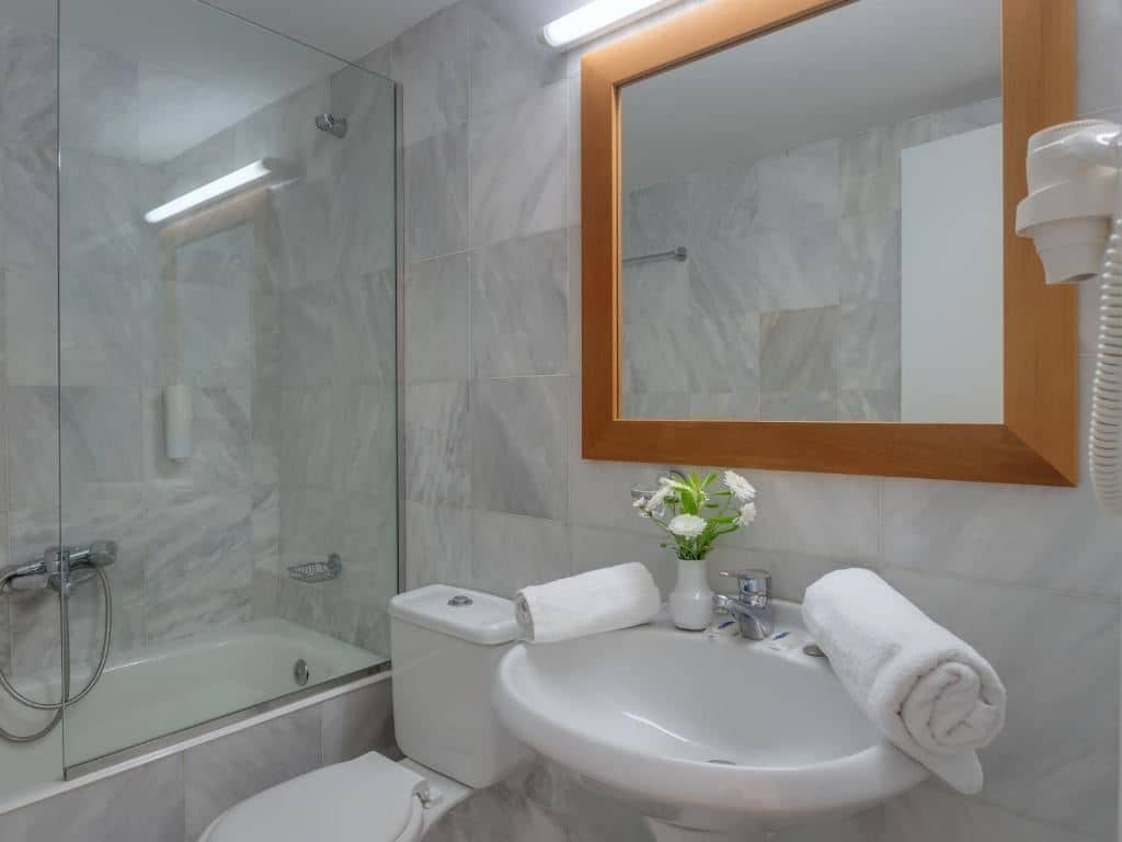 rooms-1-bedroom-apartment-inland-view
